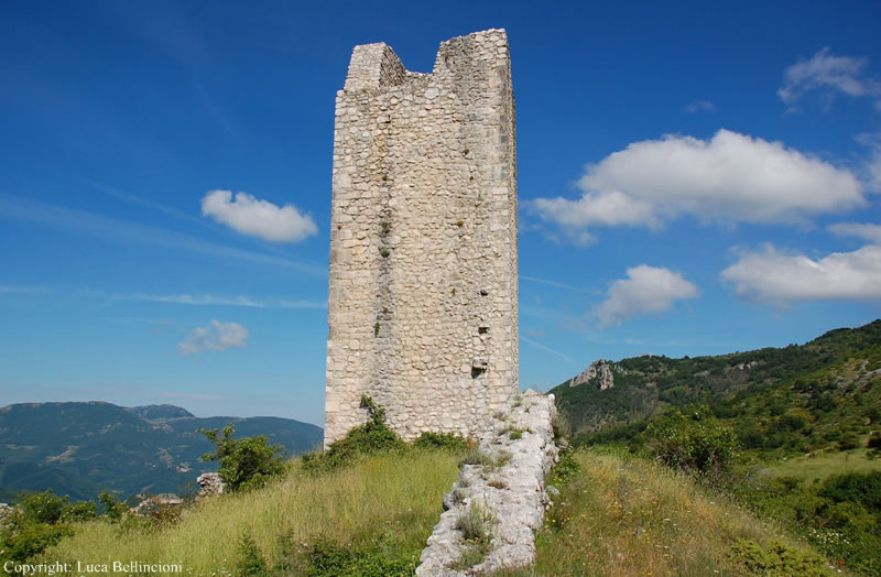 Castello di Poggio Poponesco a fiamignano (RI) | Cosa vedere e come visitarlo Castello di Poggio Poponesco a fiamignano (RI) | Cosa vedere e come visitarlo