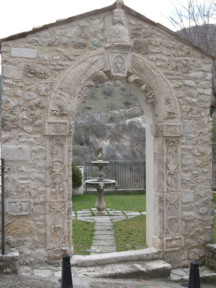 La Porta Alchemica a Rivodutri (RI) | Luoghi Misteriosi del Lazio La Porta Alchemica a Rivodutri (RI) | Luoghi Misteriosi del Lazio