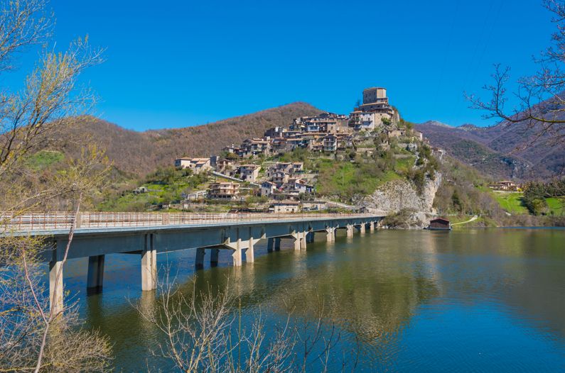 Castel di Tora | Cosa vedere e Come Visitare Castel di Tora