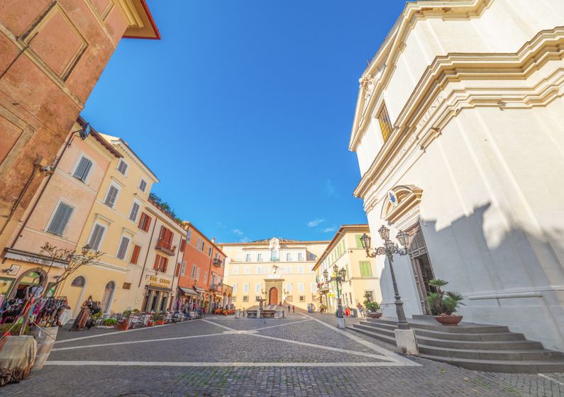 Castel Gandolfo | Cosa vedere e Come Visitare Castel Gandolfo