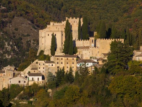 Castello Sforza – Cesarini a Rocca Sinibalda (RI) | Cosa vedere e come visitarlo