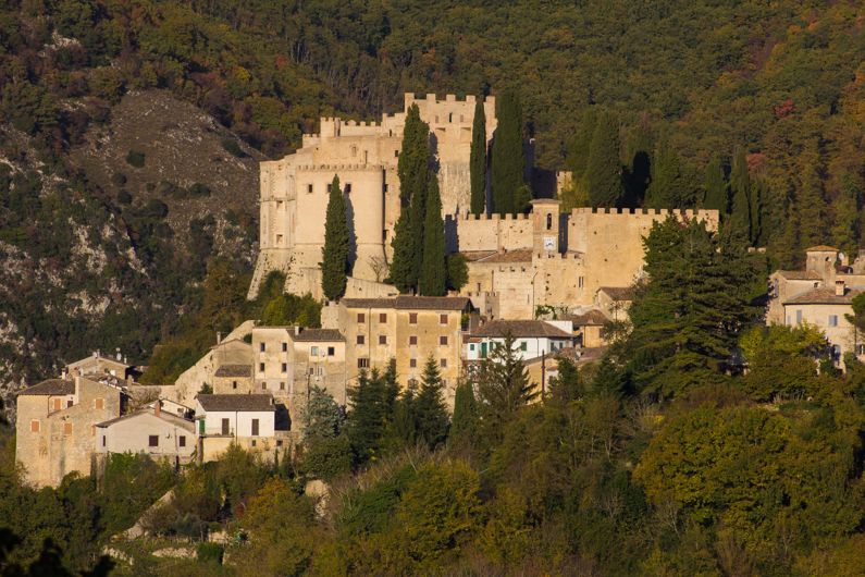 Castello Sforza – Cesarini a Rocca Sinibalda (RI) | Cosa vedere e come visitarlo Castello Sforza – Cesarini a Rocca Sinibalda (RI) | Cosa vedere e come visitarlo