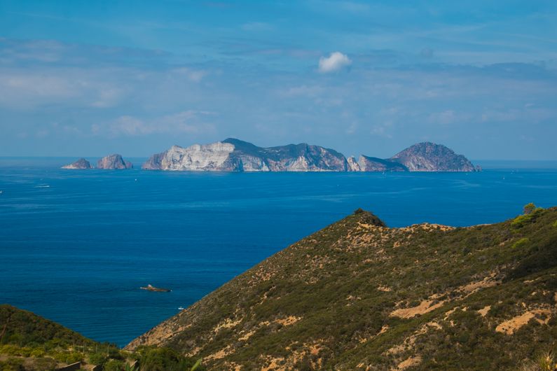 Isola di Palmarola | Cosa visitare e come arrivare