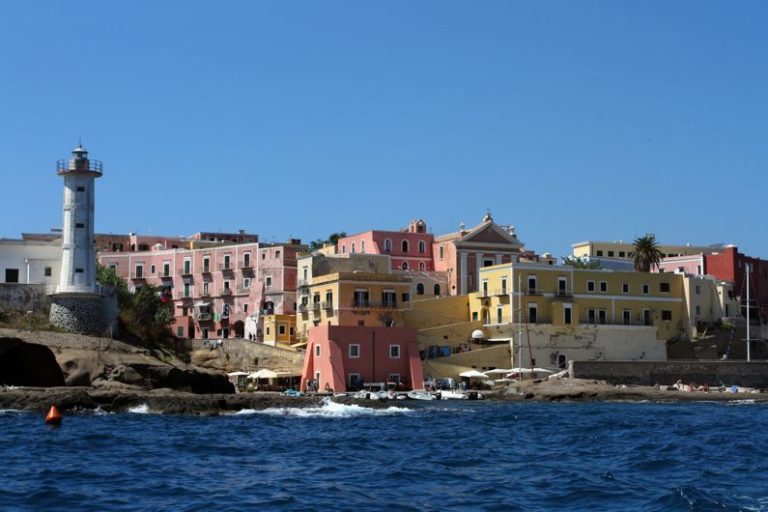 Isola di Ventotene Cosa vedere e come arrivare Lazio Nascosto