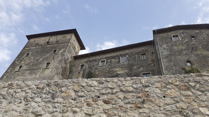 Castello di Roviano (ingresso) | Lazio Nascosto