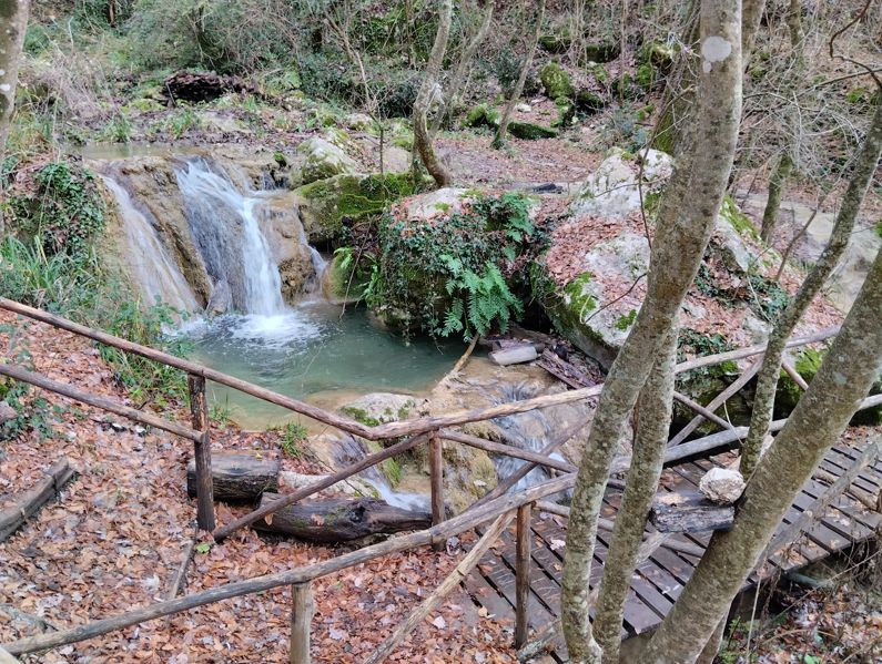 Cascata delle Vallocchie a Castel di Tora | Lazio Nascosto Cascata delle Vallocchie a Castel di Tora | Lazio Nascosto