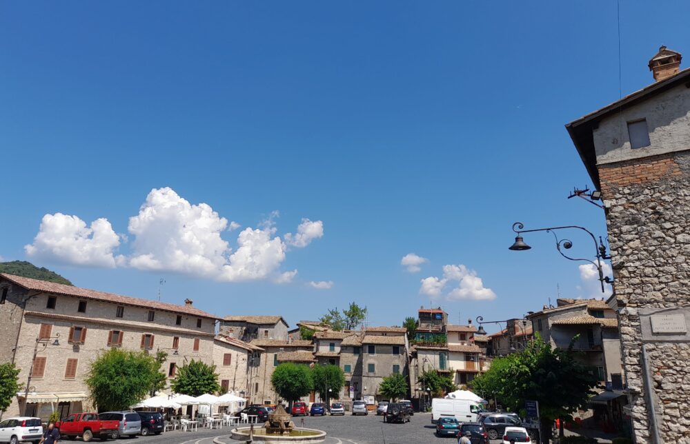 Cosa vedere ad Anticoli Corrado (Piazza delle Ville) | Lazio Nascosto