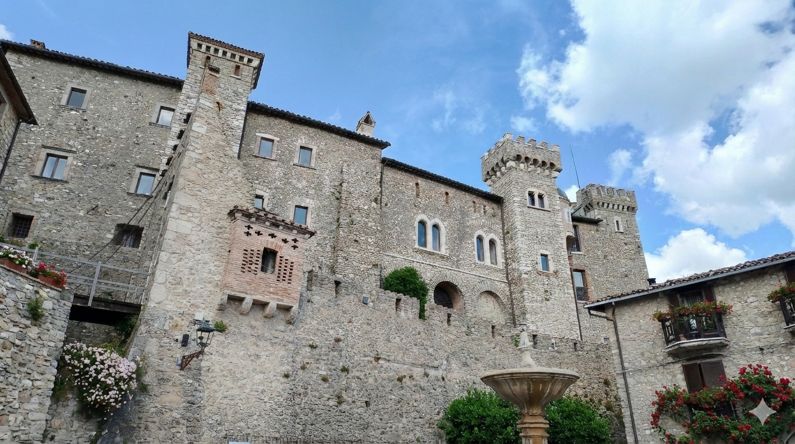 Castello Baronale di Collalto Sabino (RI) | Soggiorni, eventi e cerimonie Castello Baronale di Collalto Sabino (RI) | Soggiorni, eventi e cerimonie